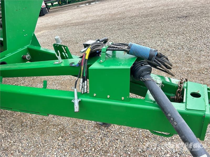 Brandt 1322XR 1300 bu S/A Grain Cart Reboques de grãos e silagem
