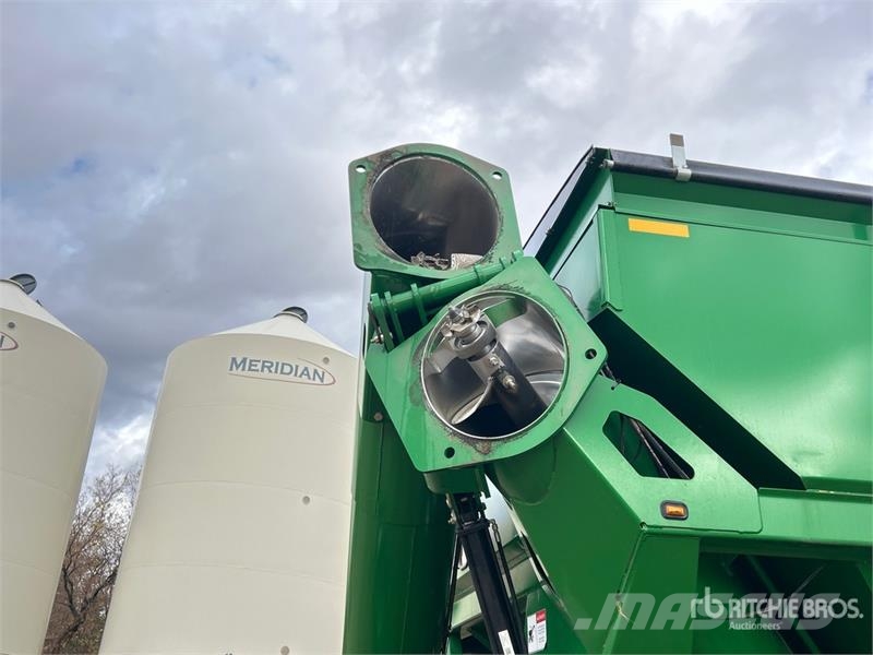 Brandt 1322XR 1300 bu S/A Grain Cart Reboques de grãos e silagem