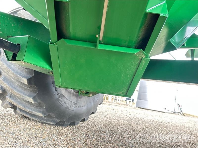 Brandt 1322XR 1300 bu S/A Grain Cart Reboques de grãos e silagem