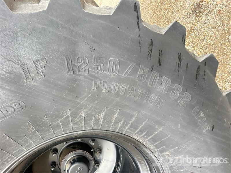 Brandt 1322XR 1300 bu S/A Grain Cart Reboques de grãos e silagem