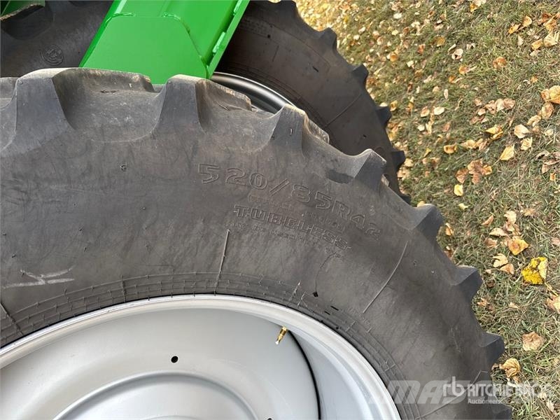 Brandt 1322XR 1300 bu T/A Grain Cart Getreideanhänger