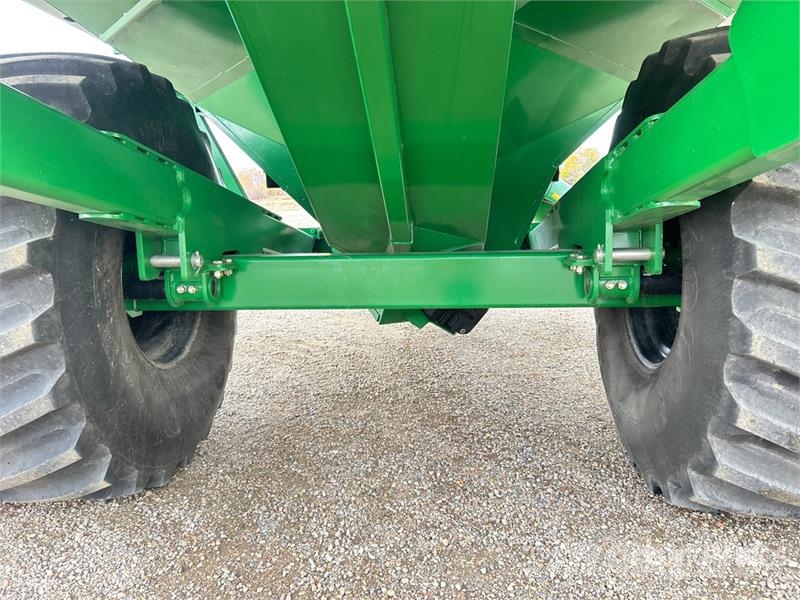 Brandt 1322XR 1300 bu S/A Grain Cart Reboques de grãos e silagem