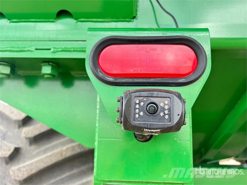 Brandt 1322XR 1300 bu S/A Grain Cart Reboques de grãos e silagem