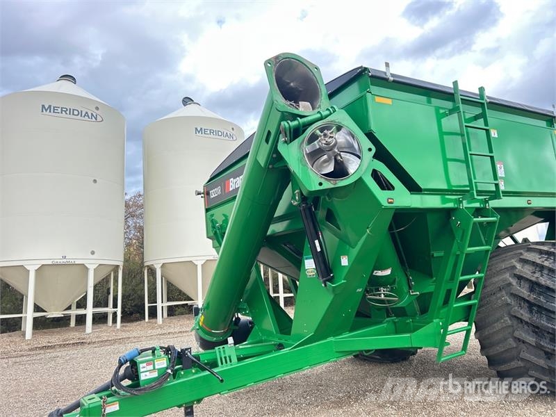 Brandt 1322XR 1300 bu S/A Grain Cart Reboques de grãos e silagem