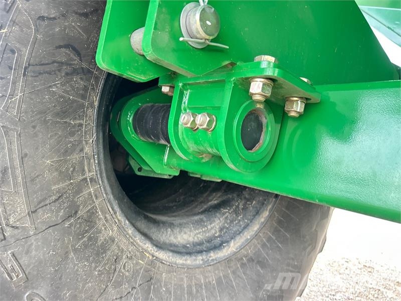 Brandt 1322XR 1300 bu S/A Grain Cart Reboques de grãos e silagem
