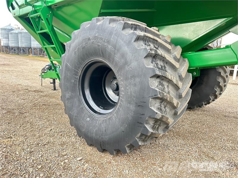 Brandt 1322XR 1300 bu S/A Grain Cart Reboques de grãos e silagem