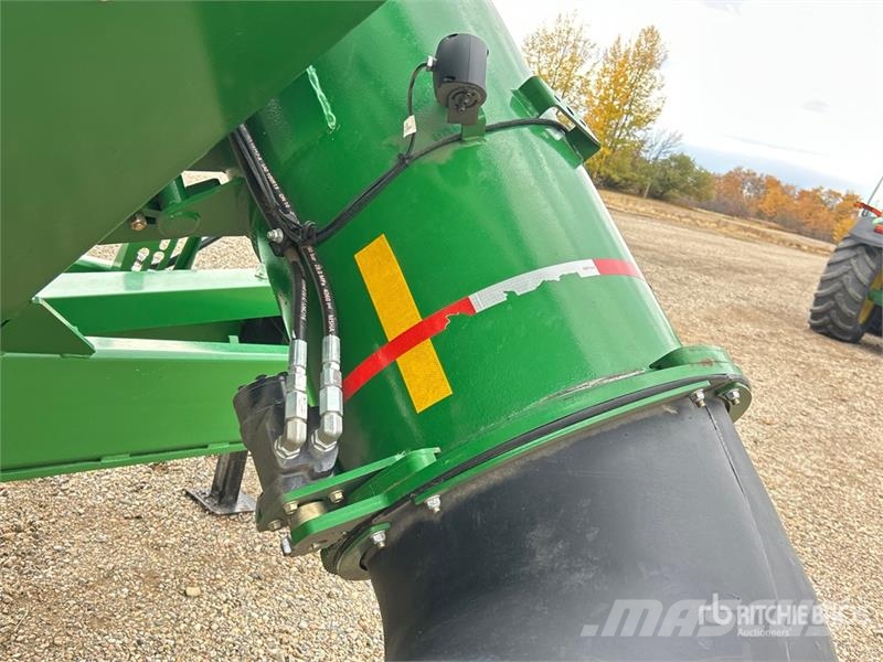 Brandt 1322XR 1300 bu S/A Grain Cart Reboques de grãos e silagem