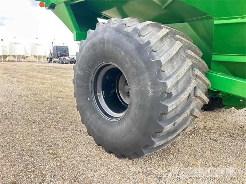 Brandt 1322XR 1300 bu S/A Grain Cart Reboques de grãos e silagem