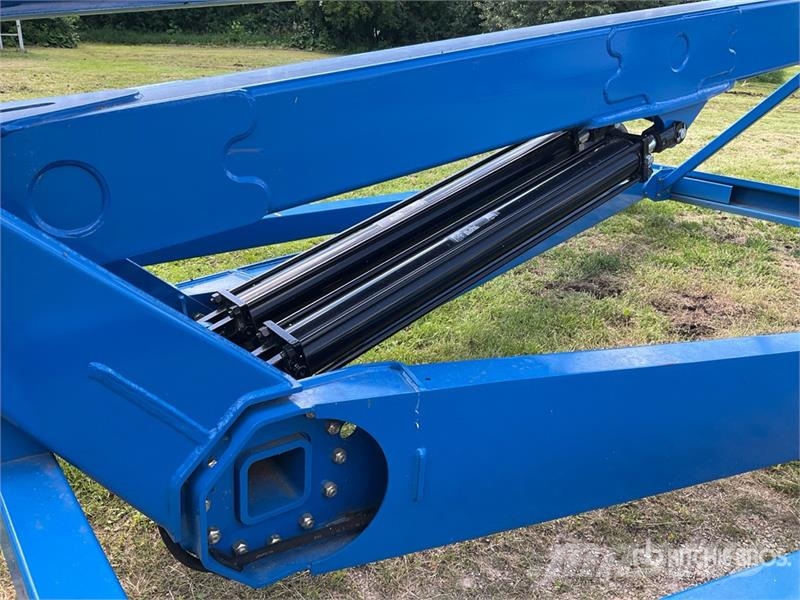 Brandt 1370-HP+ 13 in x 70 ft Swing Grain Auger Material de transporte
