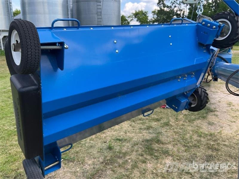 Brandt 1370-HP+ 13 in x 70 ft Swing Grain Auger Material de transporte