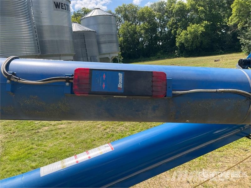Brandt 1370-HP+ 13 in x 70 ft Swing Grain Auger Material de transporte