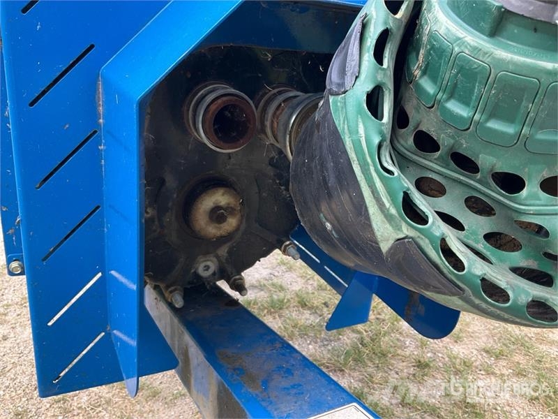 Brandt 1370-HP+ 13 in x 70 ft Swing Grain Auger Material de transporte