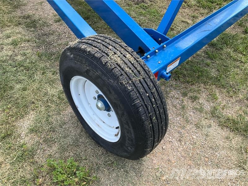 Brandt 1370-HP+ 13 in x 70 ft Swing Grain Auger Material de transporte