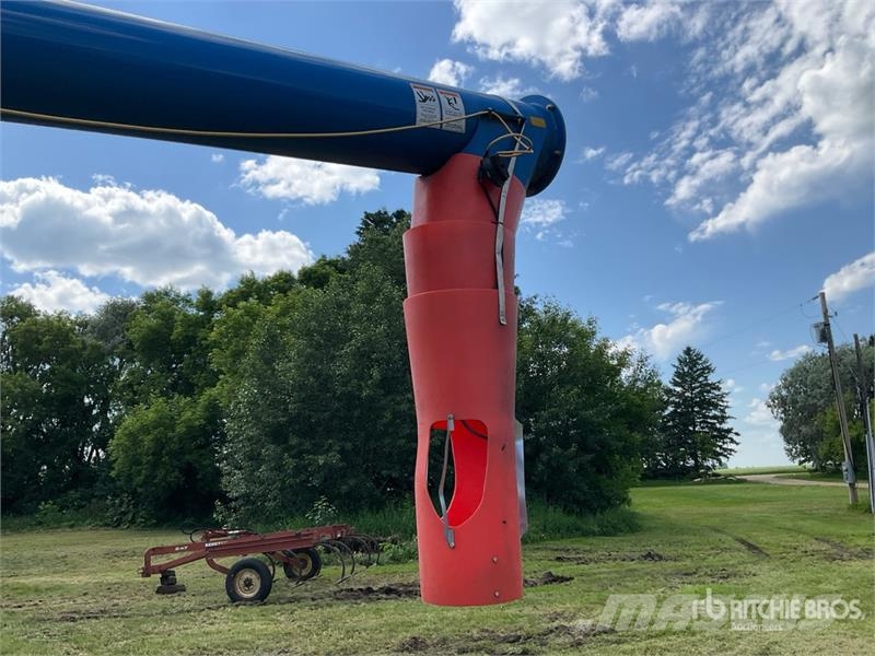 Brandt 1370-HP+ 13 in x 70 ft Swing Grain Auger Material de transporte