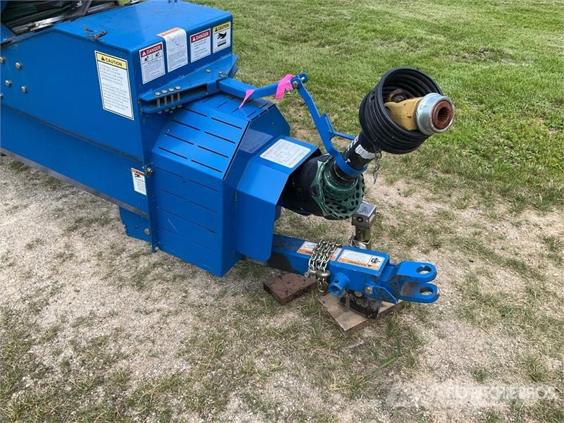 Brandt 1370-HP+ 13 in x 70 ft Swing Grain Auger Material de transporte
