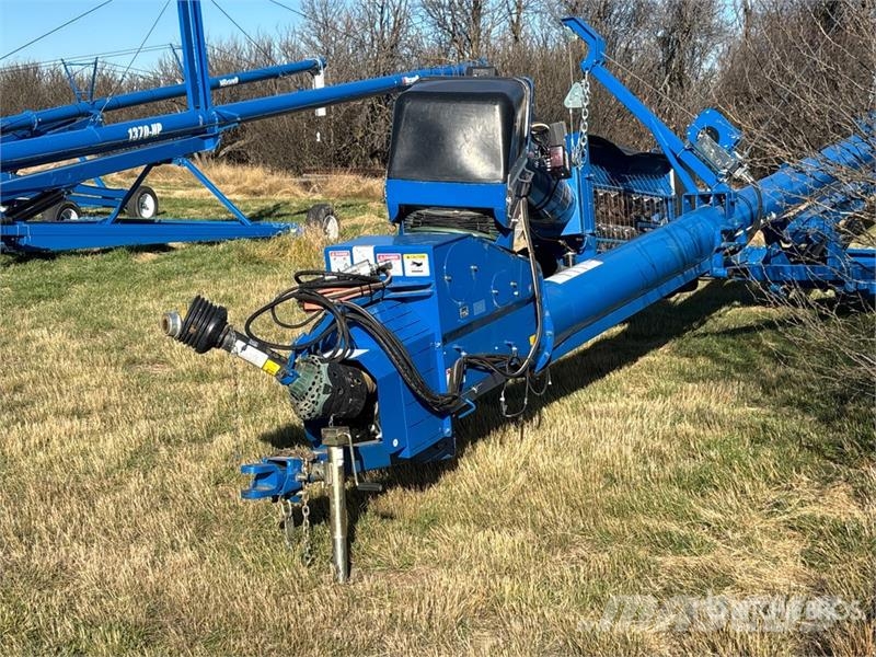 Brandt 1370HP 13 in x 70 ft Swing Grain Auger Material de transporte