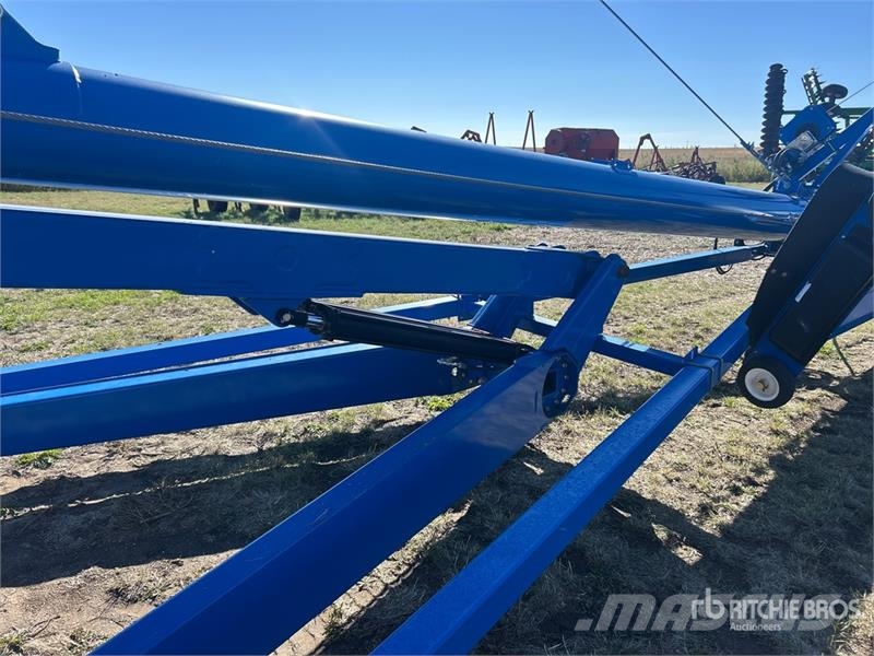 Brandt 1370HP 13 in x 70 ft Swing Grain Auger Транспортне обладнання
