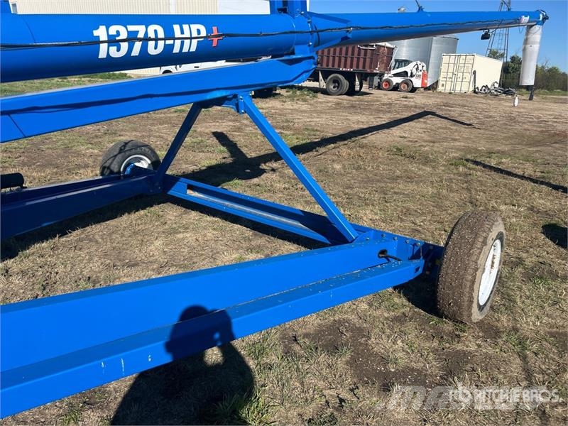 Brandt 1370HP 13 in x 70 ft Swing Grain Auger Транспортне обладнання