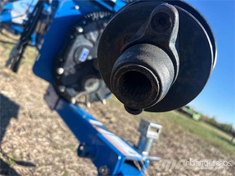 Brandt 1370HP 13 in x 70 ft Swing Grain Auger Транспортне обладнання