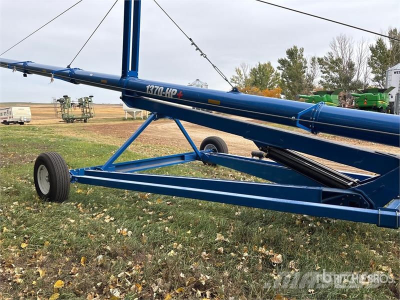 Brandt 1370HP 13 in x 70 ft Swing Grain Auger Förderbänder