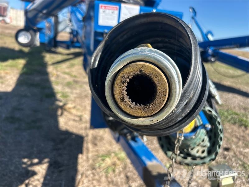Brandt 1370HP 13 in x 70 ft Swing Grain Auger Транспортне обладнання