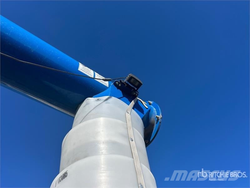 Brandt 1370HP 13 in x 70 ft Swing Grain Auger Транспортне обладнання