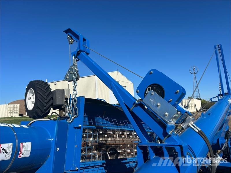 Brandt 1370HP 13 in x 70 ft Swing Grain Auger Транспортне обладнання