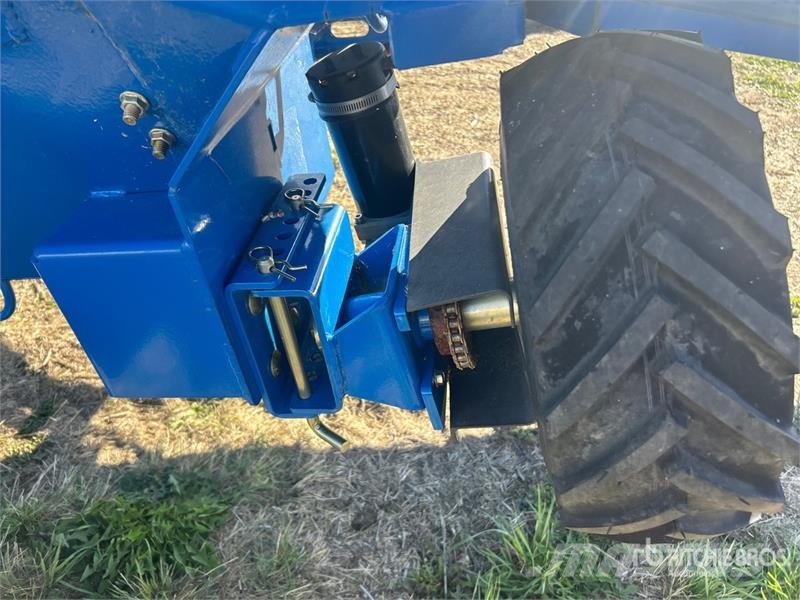 Brandt 1370HP 13 in x 70 ft Swing Grain Auger Транспортне обладнання