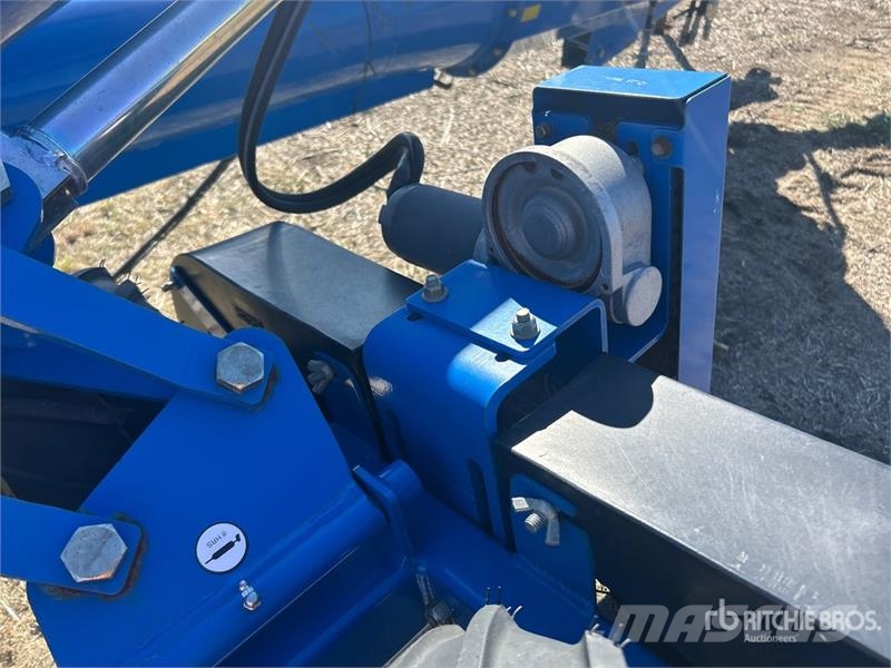 Brandt 1370HP 13 in x 70 ft Swing Grain Auger Транспортне обладнання