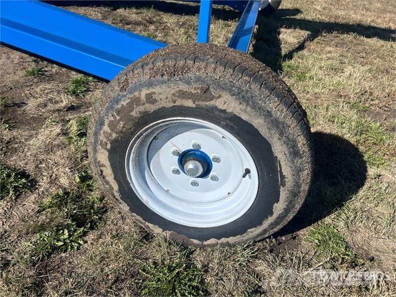 Brandt 1370HP 13 in x 70 ft Swing Grain Auger Транспортне обладнання