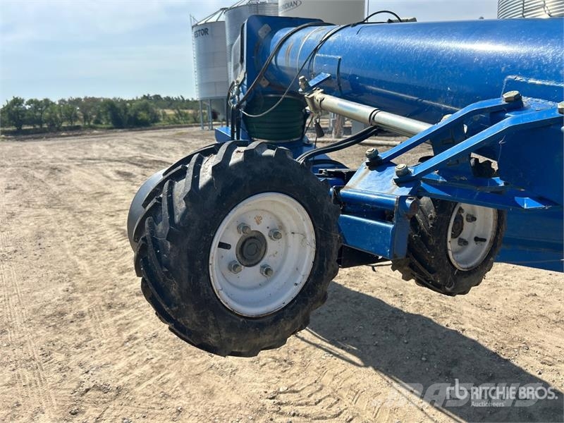 Brandt 1370HP 13 in x 70 ft Swing Grain Auger 운반 장비