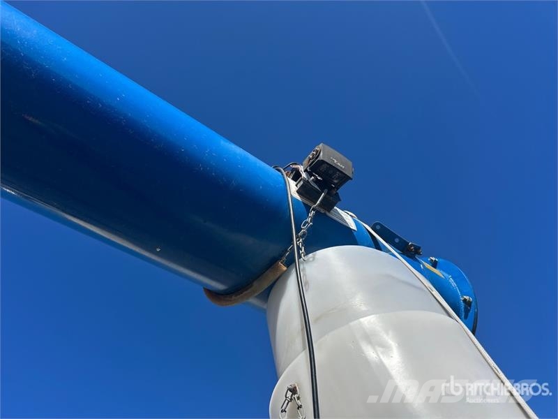 Brandt 1370HP 13 in x 70 ft Swing Grain Auger Транспортне обладнання