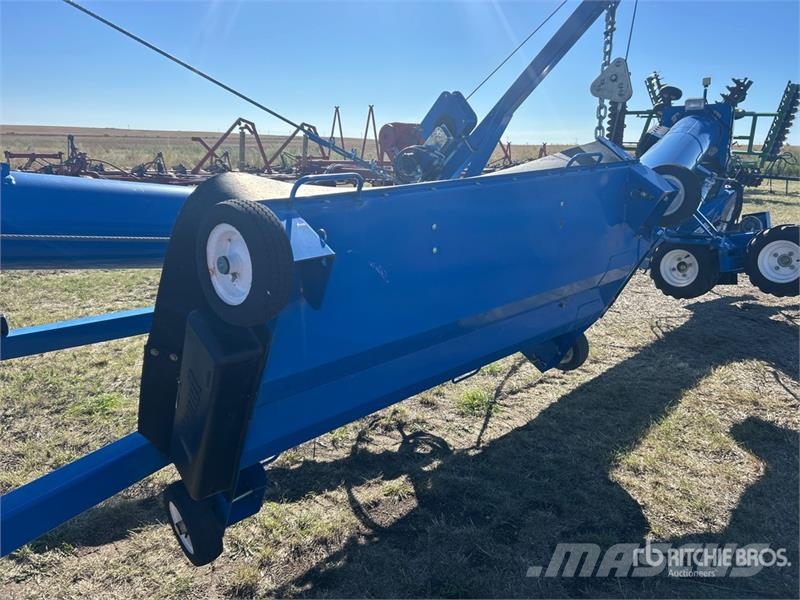 Brandt 1370HP 13 in x 70 ft Swing Grain Auger Транспортне обладнання