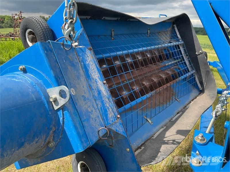 Brandt 1380 13 in x 80 ft Swing Grain Auger Conveying equipment