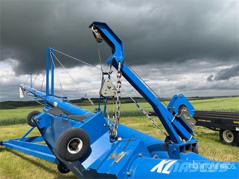 Brandt 1380 13 in x 80 ft Swing Grain Auger Conveying equipment