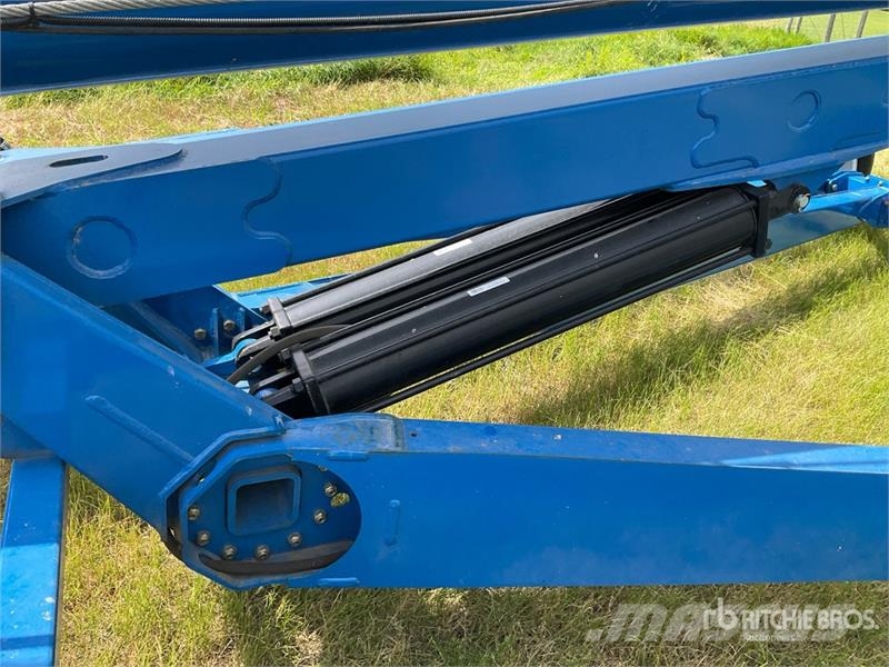 Brandt 1380 13 in x 80 ft Swing Grain Auger Conveying equipment