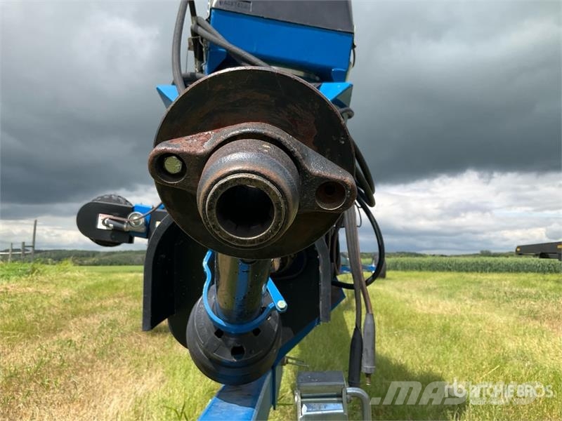 Brandt 1380 13 in x 80 ft Swing Grain Auger Conveying equipment