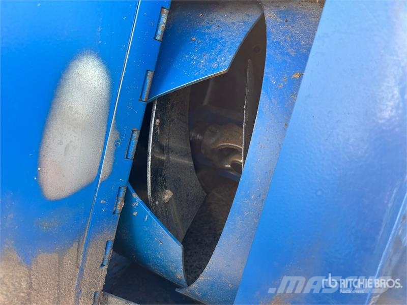 Brandt 1380-HP+ 13 in x 80 ft Swing Grain Auger Transportbånd