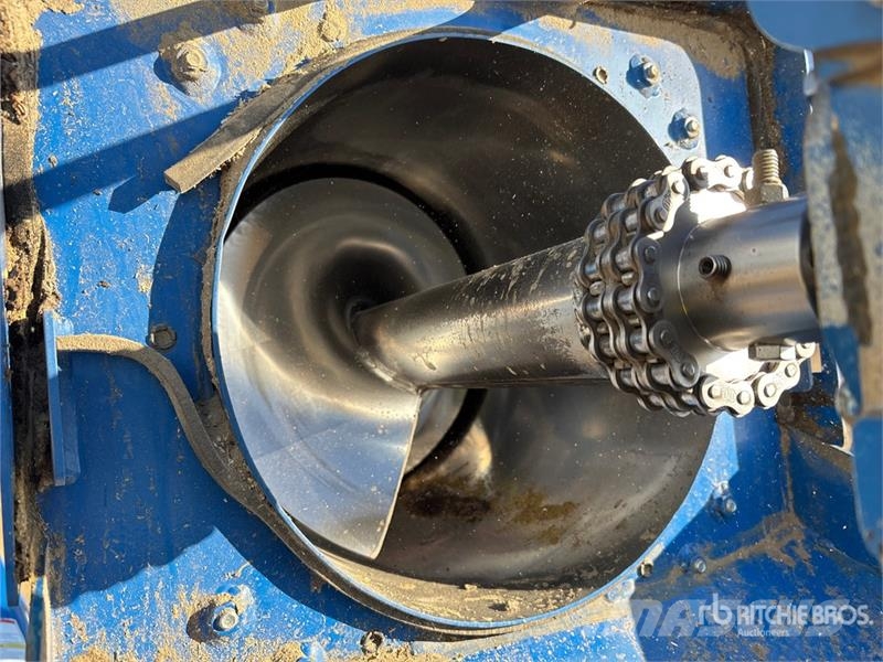 Brandt 1380-HP+ 13 in x 80 ft Swing Grain Auger Transportbånd