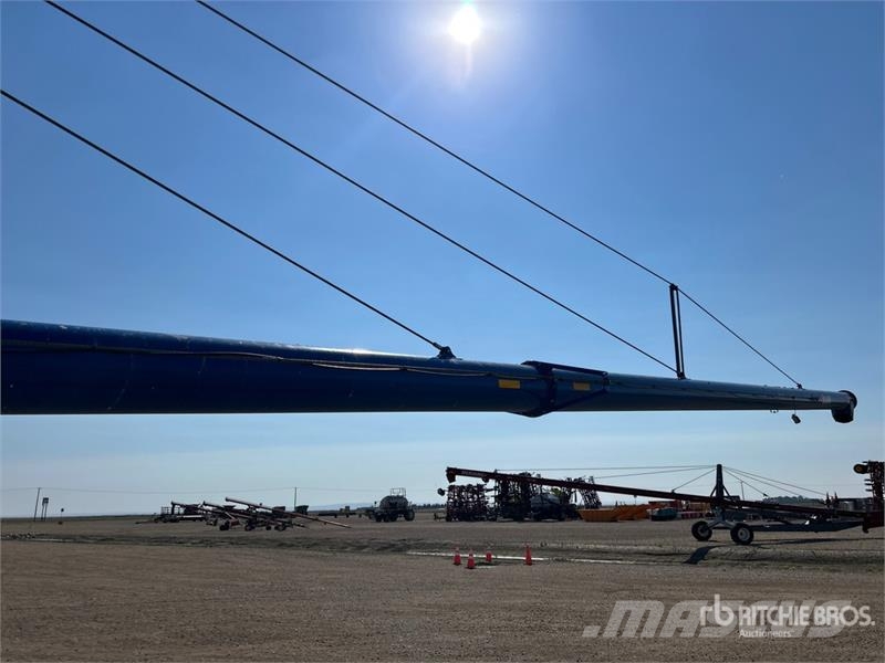 Brandt 1390 13 in x 90 ft Telescopic Swing Grain Auger Material de transporte