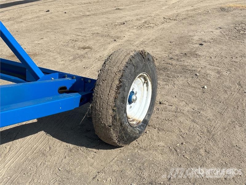 Brandt 1390 13 in x 90 ft Swing Grain Auger Material de transporte