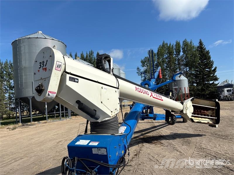 Brandt 1390 13 in x 90 ft Swing Grain Auger Material de transporte