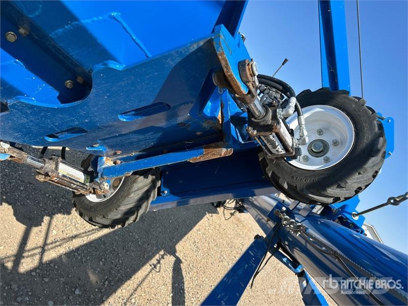 Brandt 1390 13 in x 90 ft Telescopic Swing Grain Auger Material de transporte