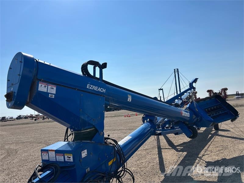 Brandt 1390 13 in x 90 ft Telescopic Swing Grain Auger Material de transporte