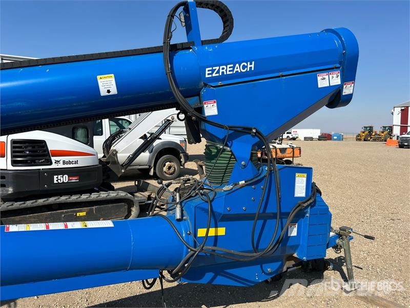 Brandt 1390 13 in x 90 ft Telescopic Swing Grain Auger Material de transporte