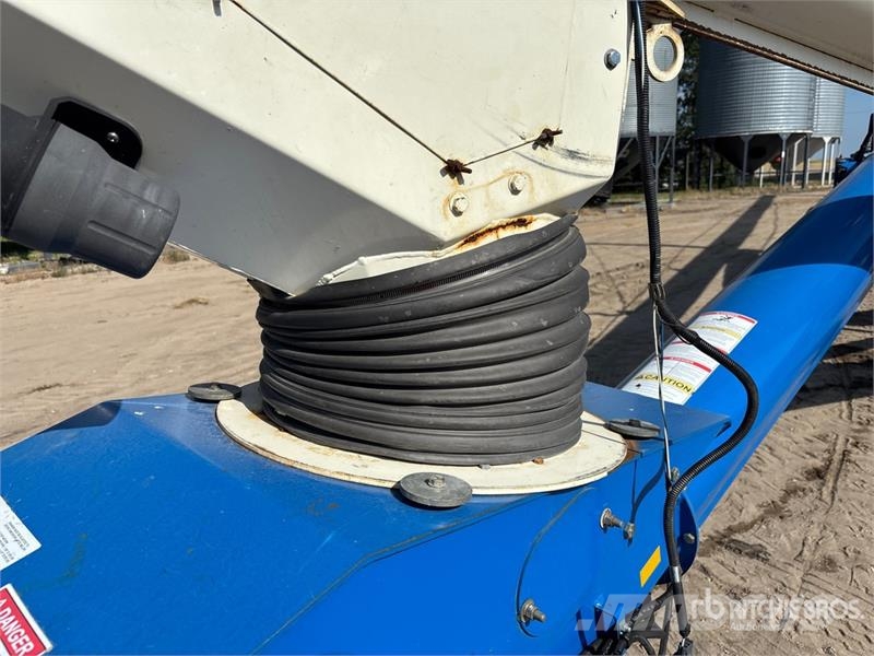 Brandt 1390 13 in x 90 ft Swing Grain Auger Material de transporte