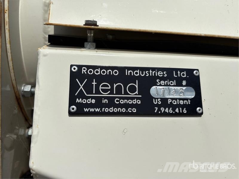 Brandt 1390 13 in x 90 ft Swing Grain Auger Material de transporte