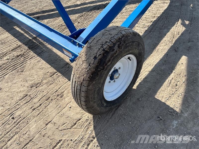 Brandt 1390 13 in x 90 ft Swing Grain Auger Material de transporte