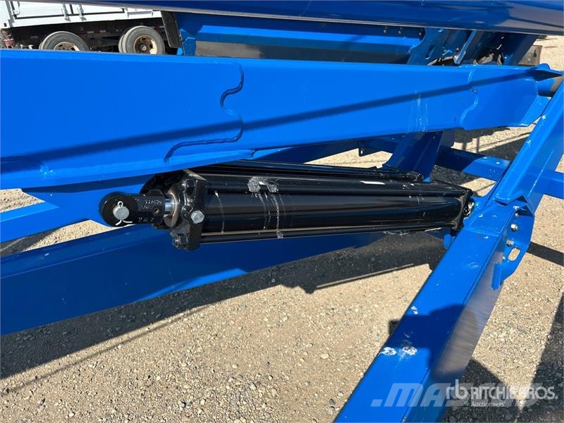 Brandt 1390 13 in x 90 ft Telescopic Swing Grain Auger Material de transporte