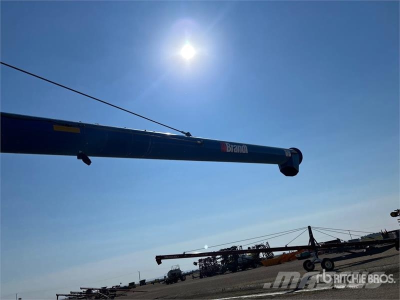 Brandt 1390 13 in x 90 ft Telescopic Swing Grain Auger Material de transporte